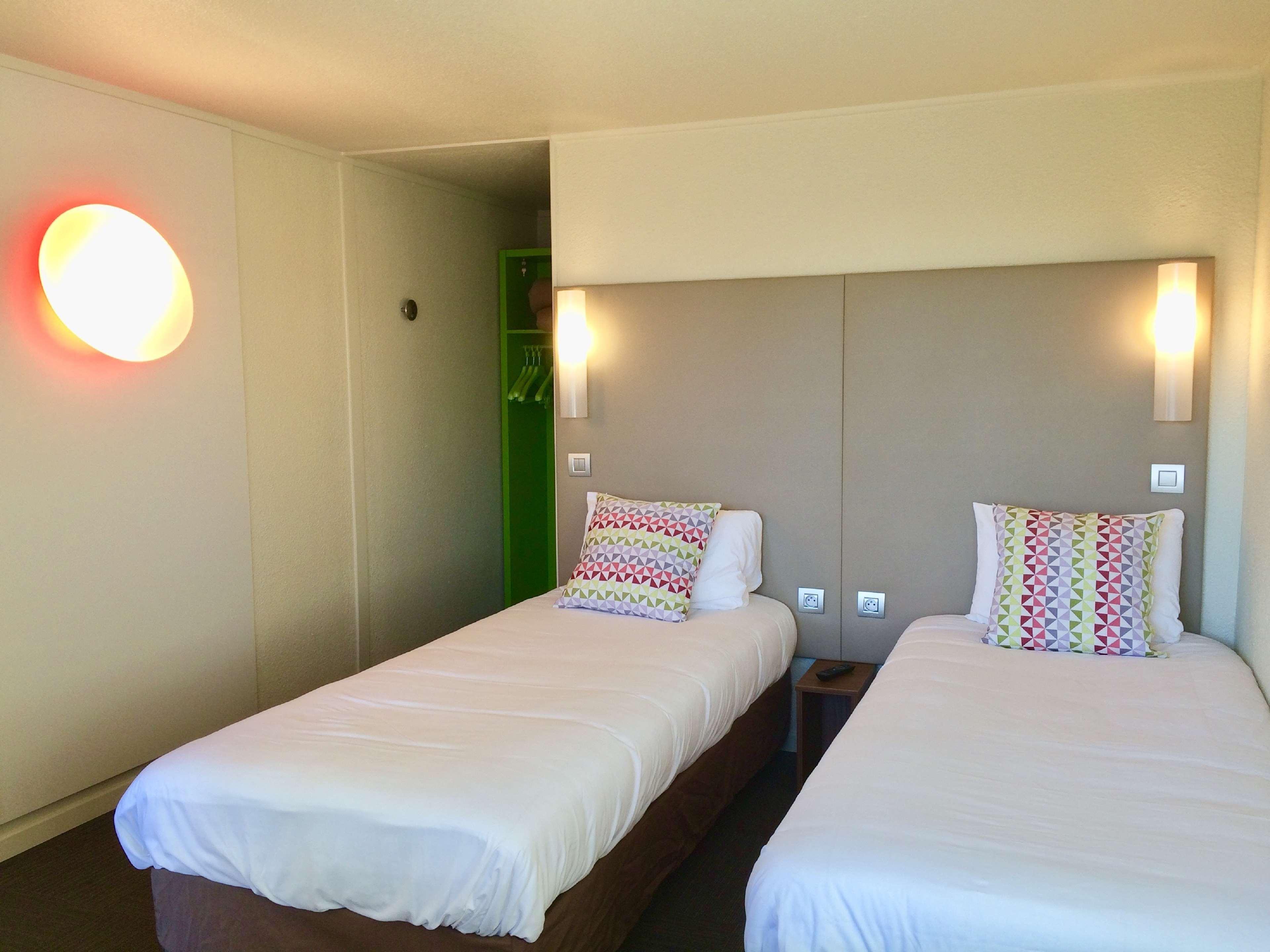 Campanile Plaisir Hotel Exterior photo