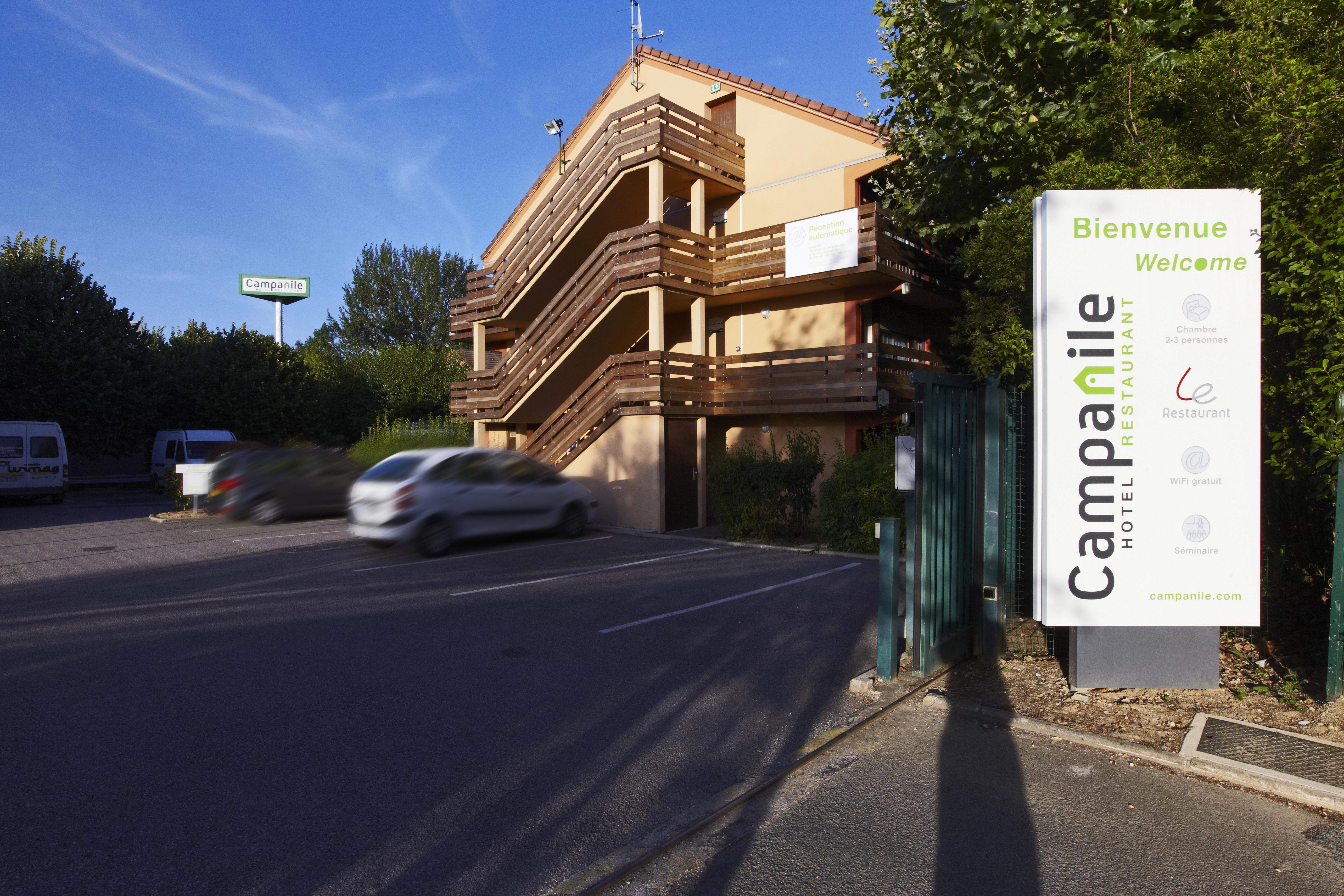 Campanile Plaisir Hotel Exterior photo