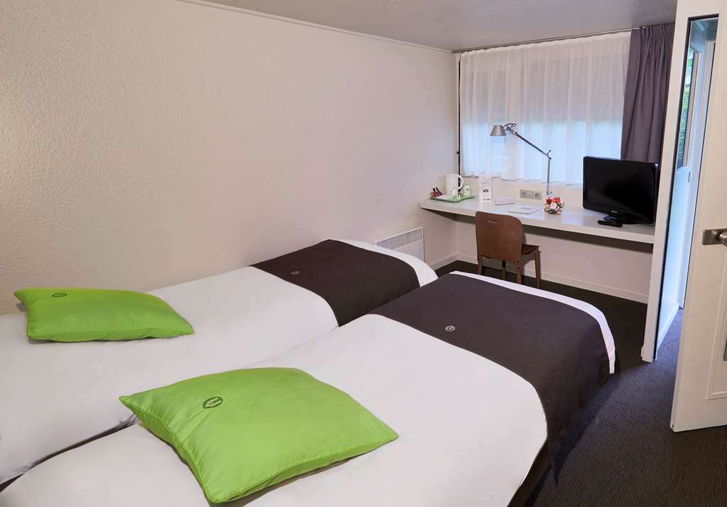 Campanile Plaisir Hotel Room photo