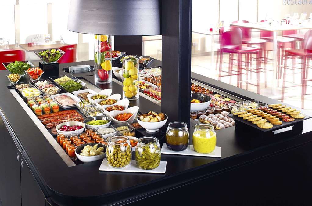 Campanile Plaisir Hotel Restaurant photo